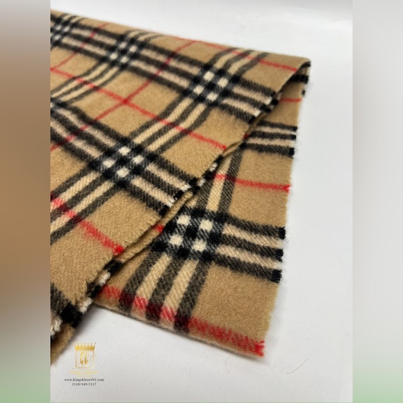 Burberrys scarf - Picture 3 of 8